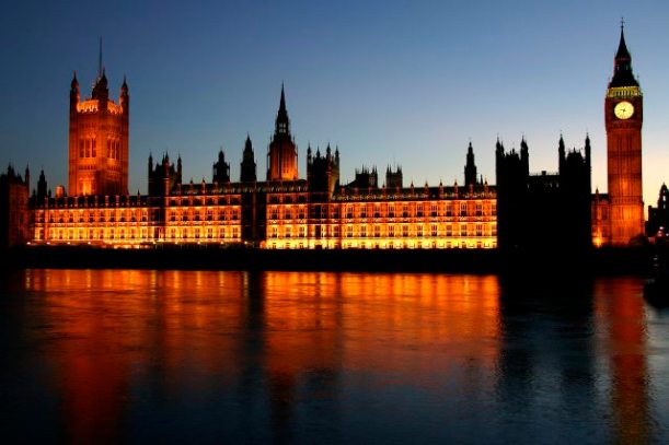 houses-of-parliament-at-night